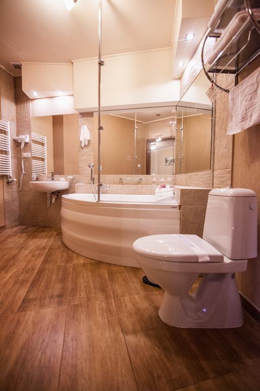 Hotel Ted Radomsko Bagian luar foto