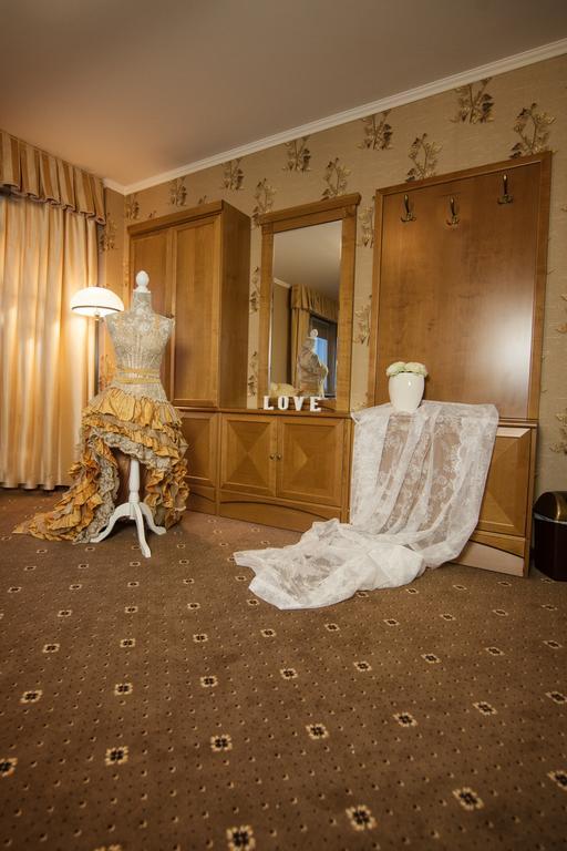 Hotel Ted Radomsko Bagian luar foto