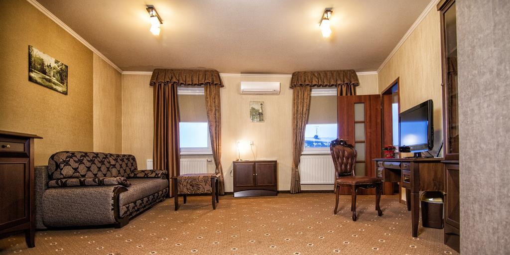 Hotel Ted Radomsko Bagian luar foto