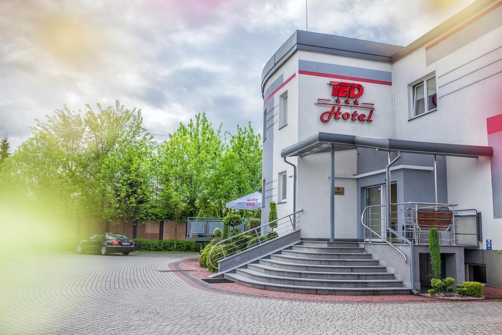 Hotel Ted Radomsko Bagian luar foto