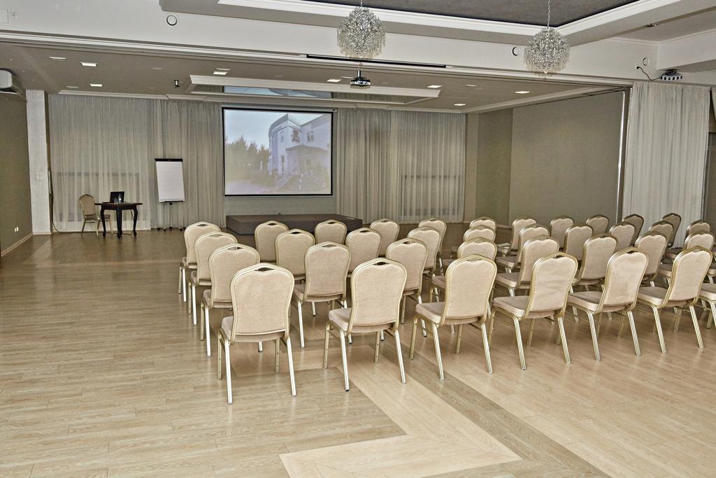 Hotel Ted Radomsko Bagian luar foto