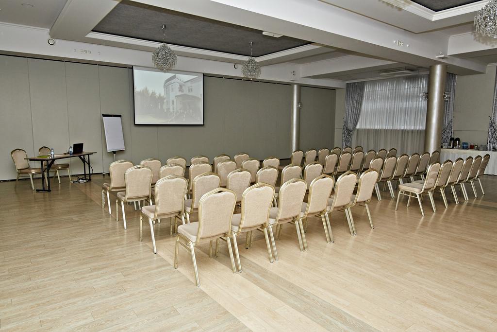 Hotel Ted Radomsko Bagian luar foto