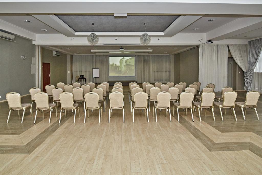 Hotel Ted Radomsko Bagian luar foto