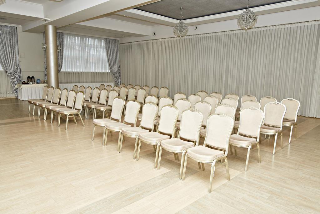 Hotel Ted Radomsko Bagian luar foto