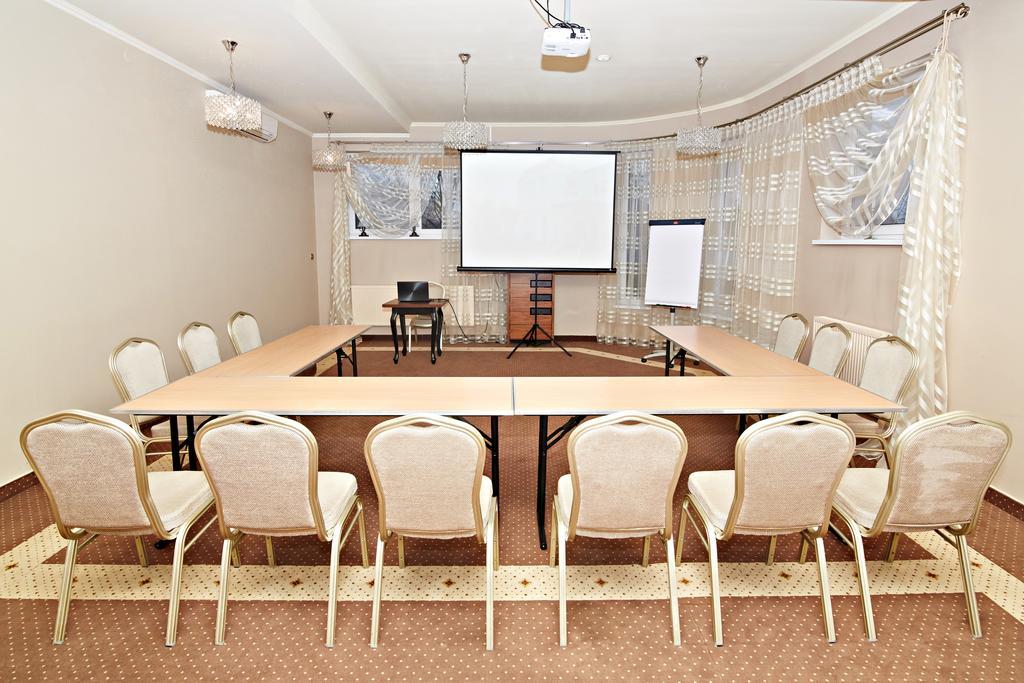 Hotel Ted Radomsko Bagian luar foto