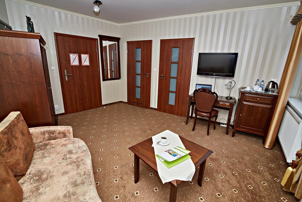 Hotel Ted Radomsko Ruang foto
