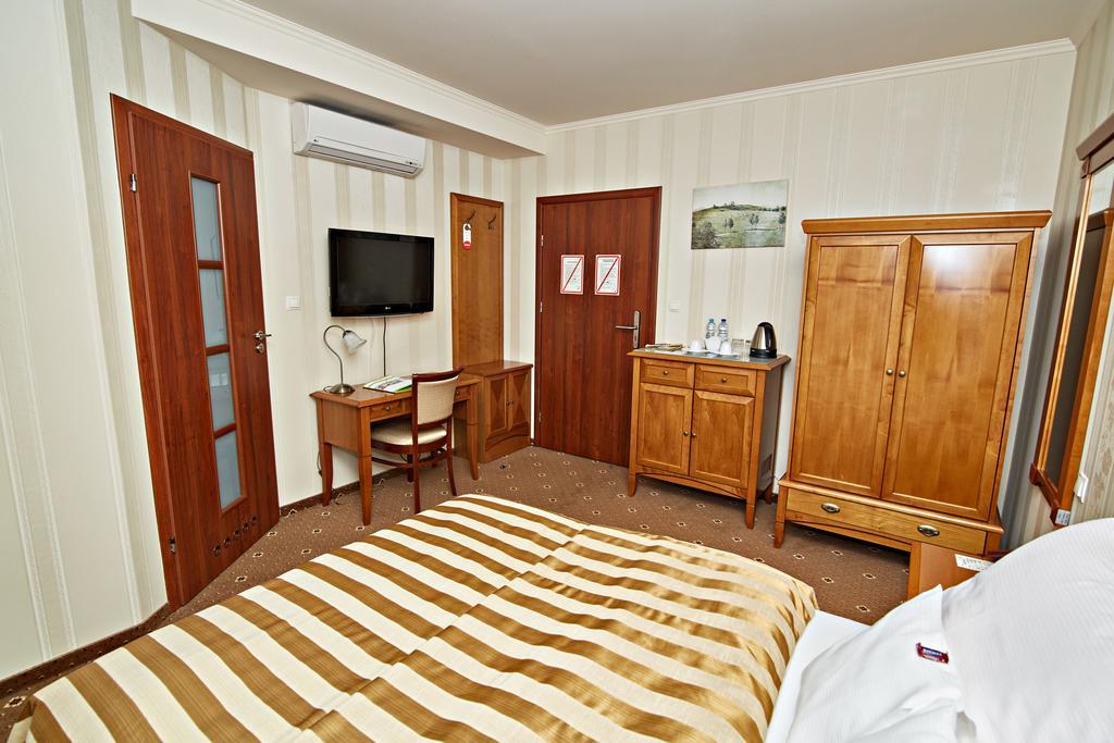 Hotel Ted Radomsko Ruang foto