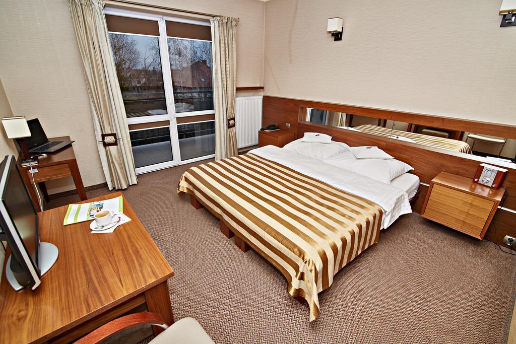 Hotel Ted Radomsko Ruang foto