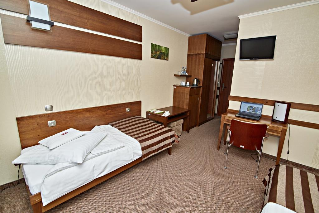 Hotel Ted Radomsko Ruang foto