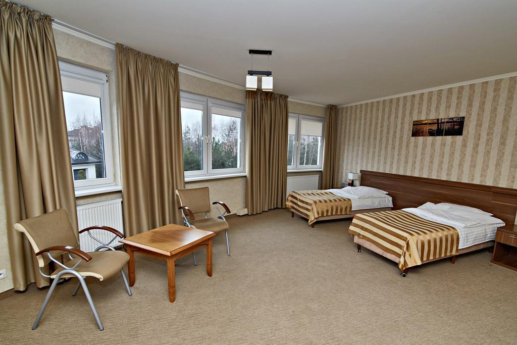Hotel Ted Radomsko Bagian luar foto