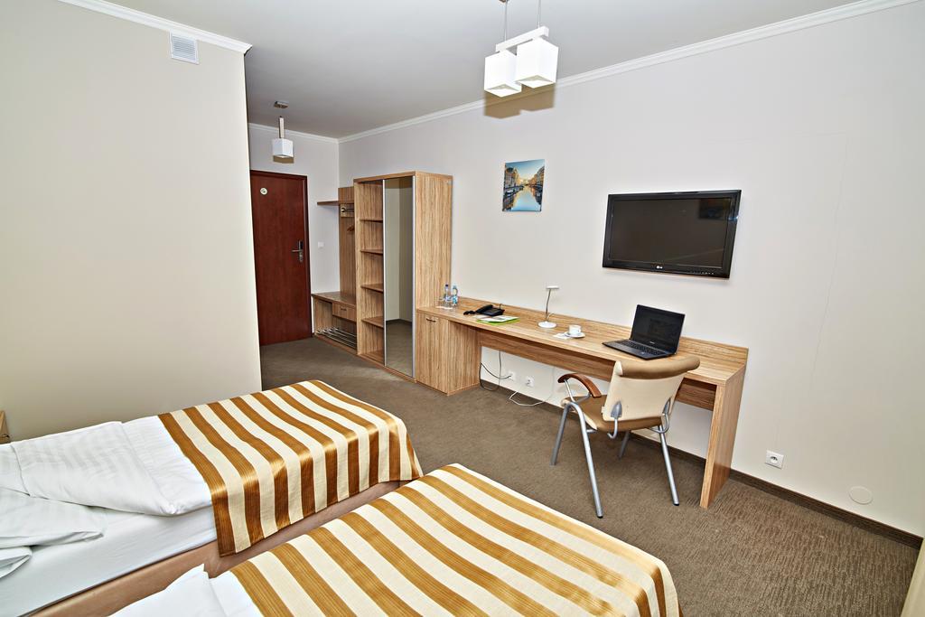 Hotel Ted Radomsko Bagian luar foto
