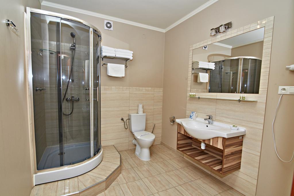 Hotel Ted Radomsko Bagian luar foto