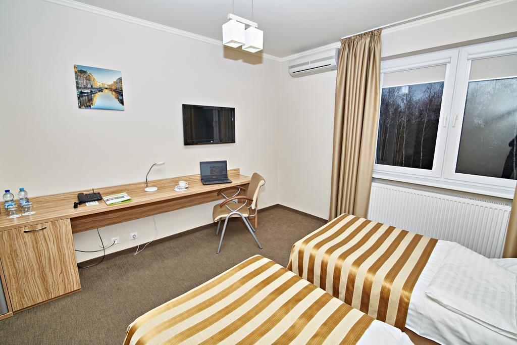 Hotel Ted Radomsko Bagian luar foto